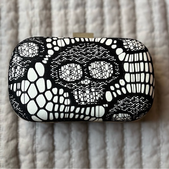 Handbags - Black and White Skull Pattern Clutch